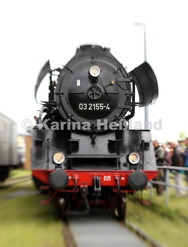 KH130525c008