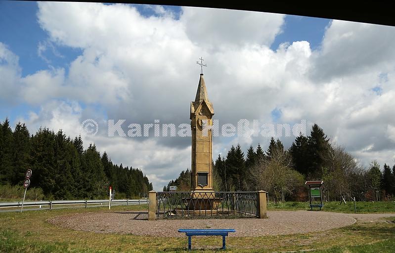 KH200503c009
