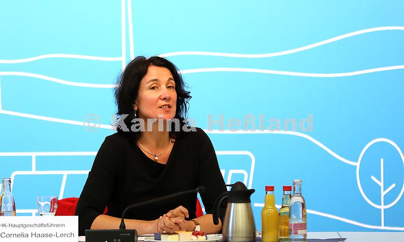 KH220517c017