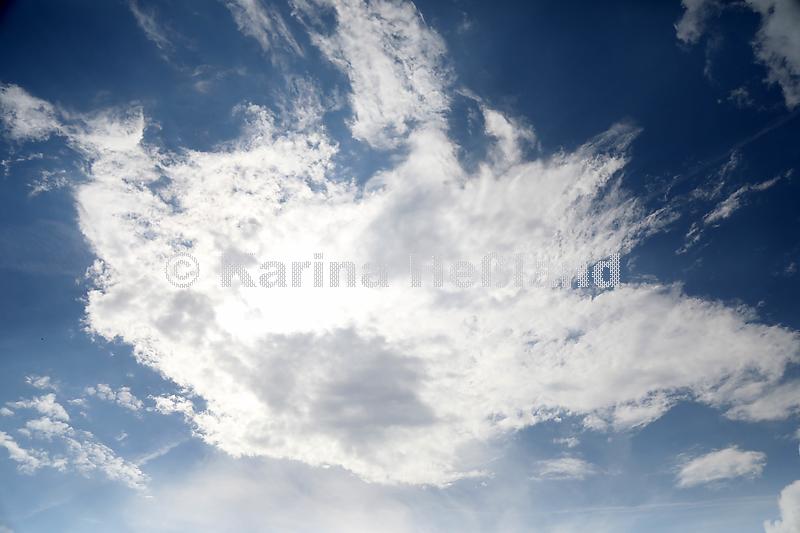 KH220826a006