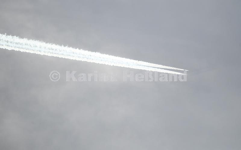 KH230422b002