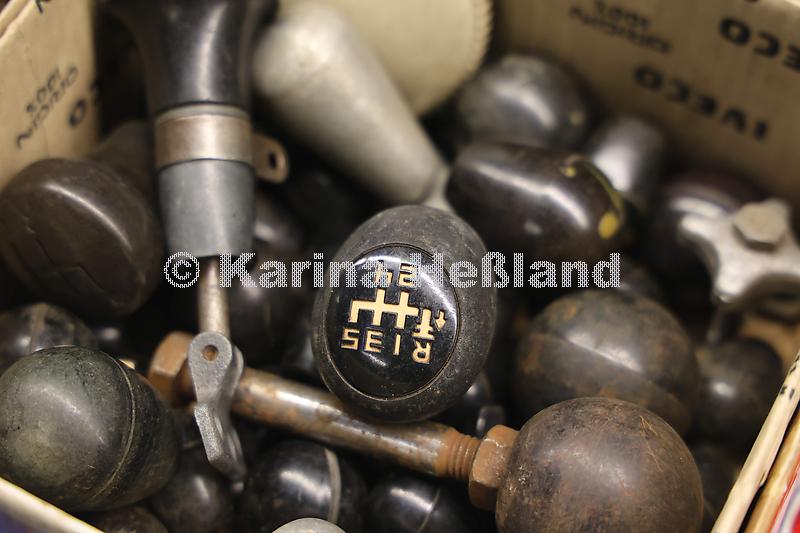 KH240120c056