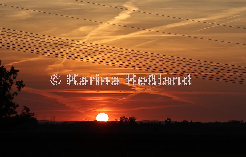 KH250429c001