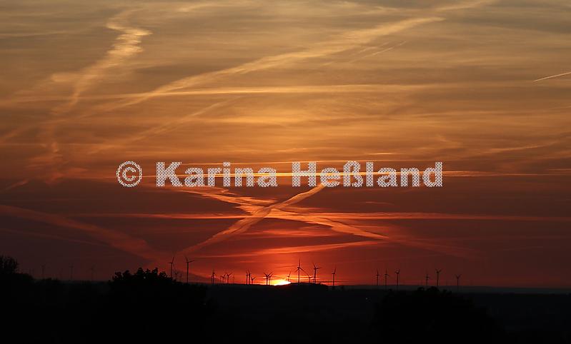 KH250429c002