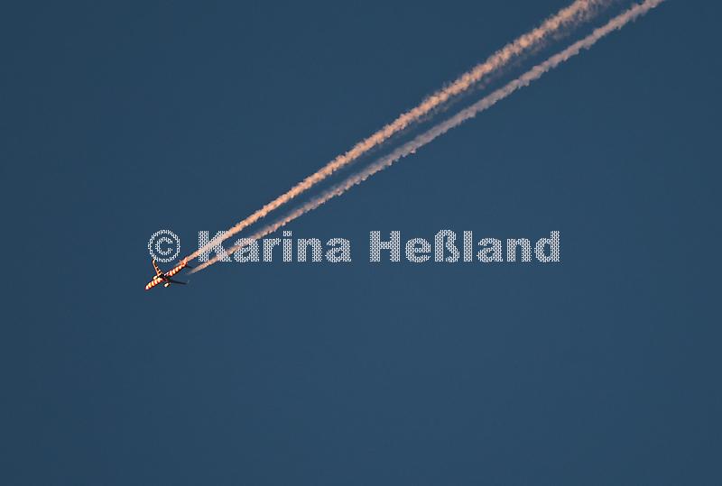 KH250510b002