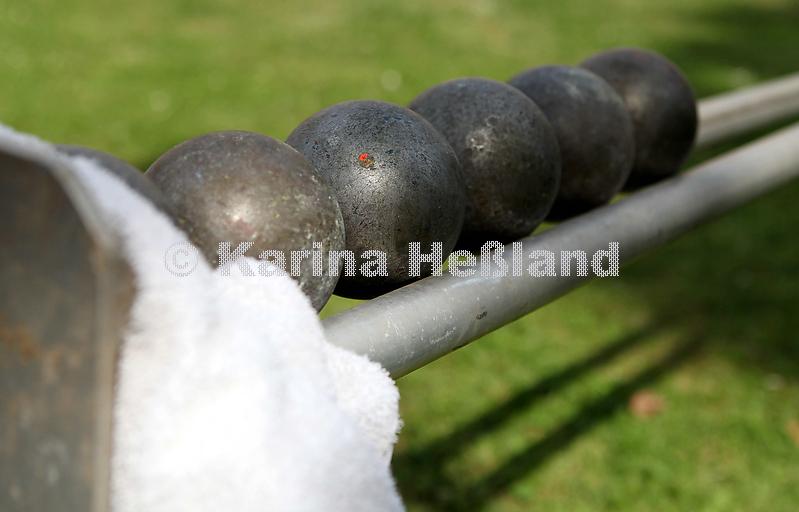 KH120527a043
